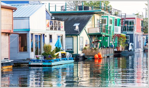 Houseboats Vic Harbour